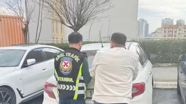 Esenyurt’ta trafikte cam kırarak saldıran sürücü yakalandı