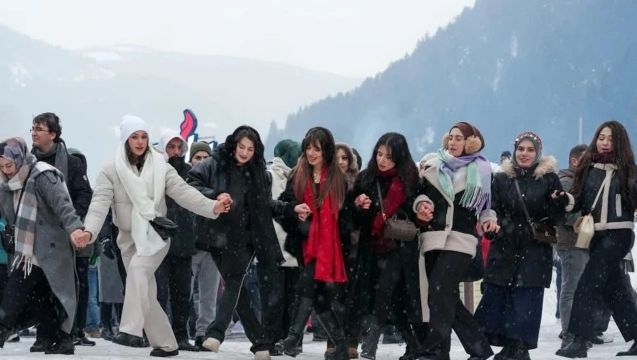 Uzungöl Kış Festivali’nde horon rekoru: 6 bin 161 kişi el ele