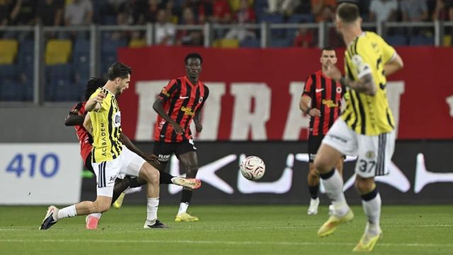 Fenerbahçe Lige Yenilgiyle Başladı: Gençlerbirliği Sahasında 2-1 Kazandı