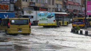 Meteoroloji'den peş peşe İstanbul uyarıları! Ve başladı, trafik felç