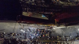 Mexico City'de metro üst geçidi çöktü! Çok sayıda ölü ve yaralı var