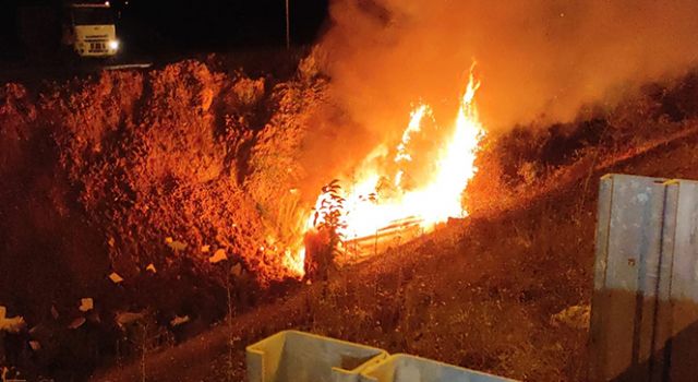 Şarampole yuvarlanan ambulans alev alev yandı