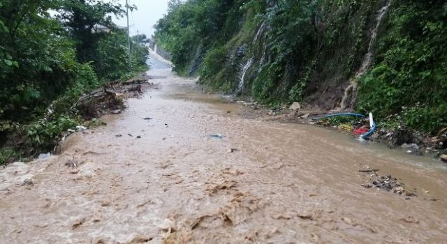 Trabzon'da sel ve heyelan: 1 ölü!