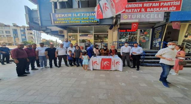 Yeniden Refah Partisi Hatay'da Aşure Dağıttı