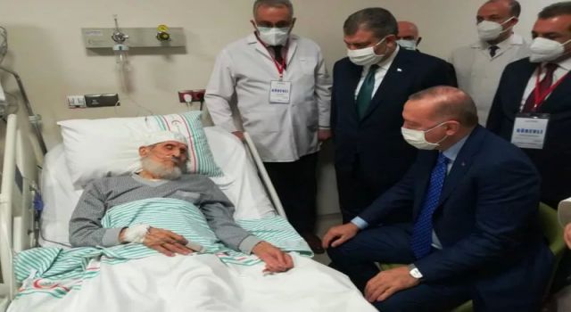 Erdoğan'dan Fethi Sekin’in babası ile kanaat önderi Nazırlı’ya hastanede ziyaret