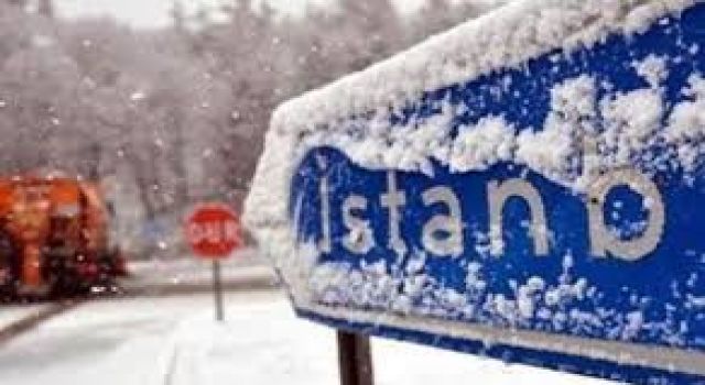 İstanbul'da yoğun kar yağışı başladı! Uyarılar peş peşe geliyor