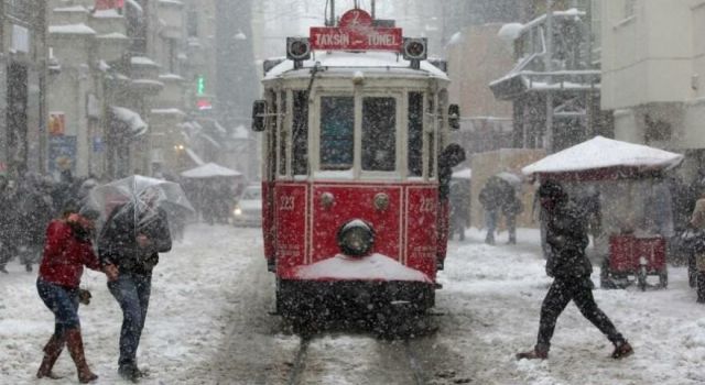 İstanbul'da kar yeniden başlad