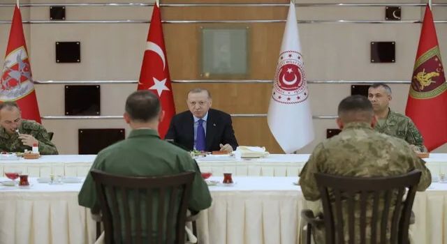 Cumhurbaşkanı Recep Tayyip Erdoğan Askerle ile birlikte İftar Yaptı