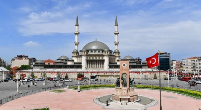 Uluslararası basın, Taksim Cami'nin açılışından rahatsız oldu