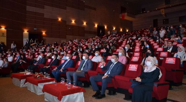 Diyarbakır'da 'Yüzde 100 Yerli Üretim, Yüzde 100 Milli Düşünce' sempozyumu yapıldı