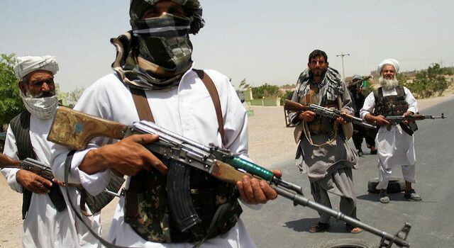 Afganistan İçişleri Bakanlığı açıkladı: Taliban Kabil'e girmeye başladı