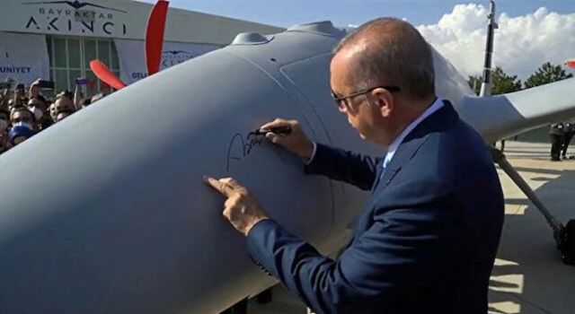 Cumhurbaşkanı Erdoğan: Hedefimiz kendi inşa ettiğimiz kısa pistli uçak gemilerimize inip kalkabilen SİHA'lar geliştirmek