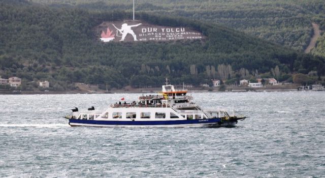 Çanakkale'de feribot seferlerine fırtına iptali