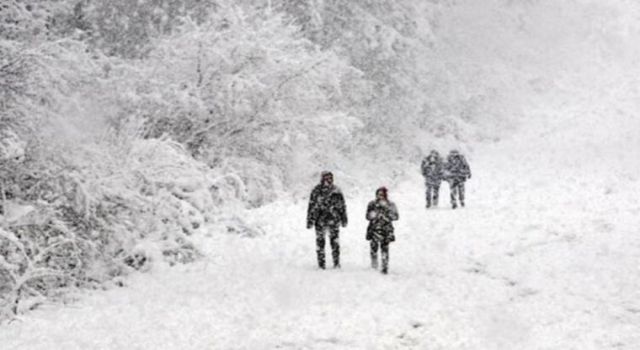 Beklenen kar İstanbul'a girdi! Seferler iptal! Kaza haberleri geliyor