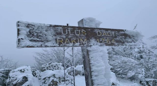 Ulus Dağı’na Yağan Kar Vatandaşları Zirvede Buluşturdu