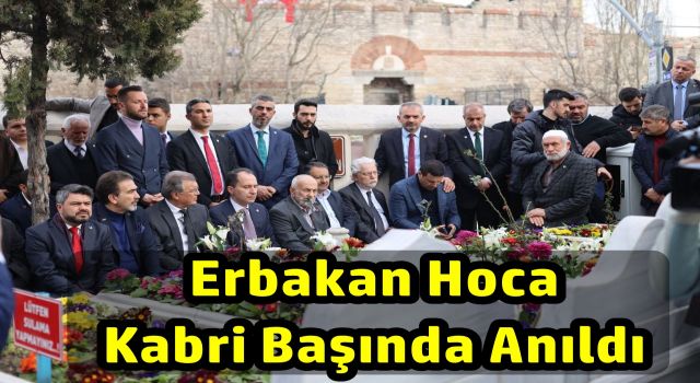 Erbakan Hoca kabri başında dualarla anıldı