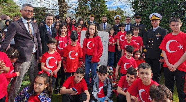 Çanakkale şehitleri, İngiltere’deki Türk Deniz Şehitliği’nde anıldı