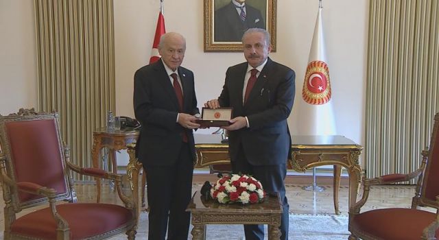 Mustafa Şentop görevini Devlet Bahçeli'ye devretti