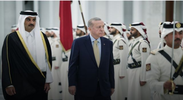 Cumhurbaşkanı Erdoğan, Katar’da resmî törenle karşılandı