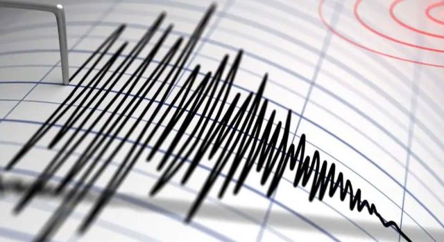 GEMLİK KÖRFEZİ'NDE ŞİDDETLİ DEPREM, İSTANBUL'DAN DA HİSSEDİLDİ