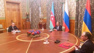 Ermenistan ve Azerbaycan dışişleri bakanları Moskova'da bir araya geldi