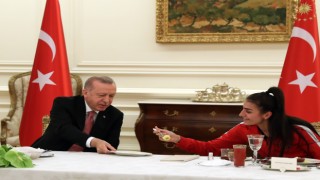 Cumhurbaşkanı Erdoğan, milli sporcularla iftarda bir araya geldi