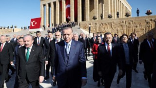 Cumhurbaşkanı Erdoğan başkanlığındaki devlet erkânı, Cumhuriyet Bayramı dolayısıyla Anıtkabir’i ziyaret etti