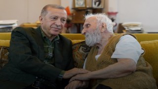 Cumhurbaşkanı Erdoğan, neyzen Niyazi Sayın’ı ziyaret etti
