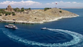 Deniz Polisleri "Van Denizi"nde Boğulmaları Önlemek İçin Devriye Atıyor