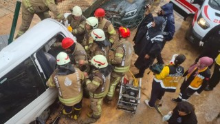 Pendik'te istinat duvarı çöktü